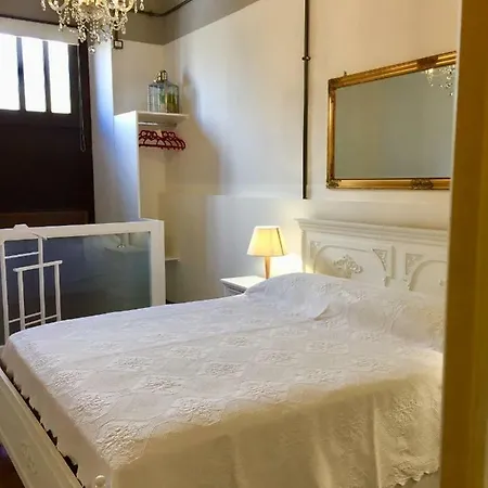 Delia Deluxe Apartment